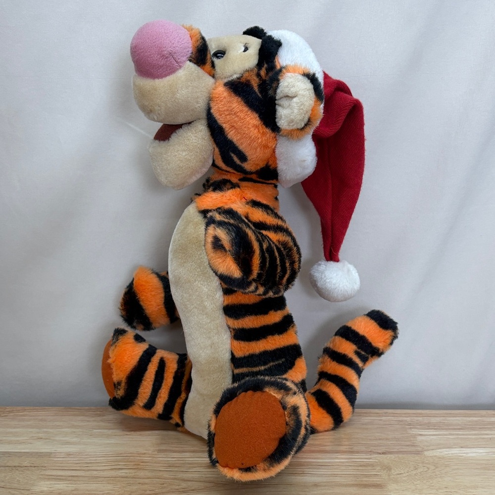 16” VTG Walt Disney Plush Tigger With Santa Hat